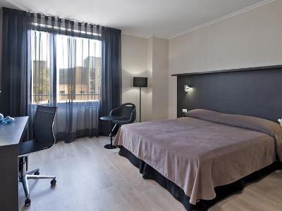bedroom - hotel alimara - barcelona, spain