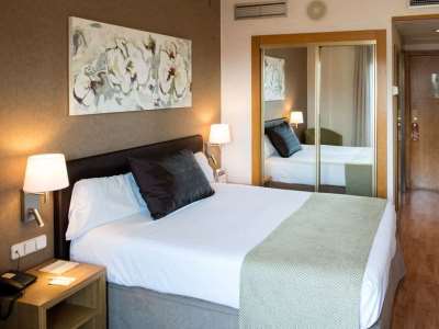 bedroom 1 - hotel catalonia albeniz - barcelona, spain