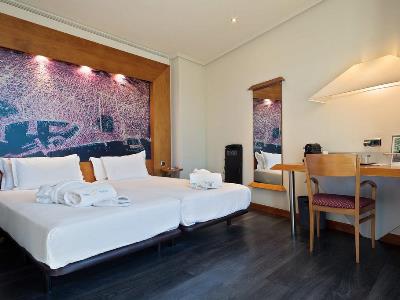 bedroom - hotel abba sants - barcelona, spain