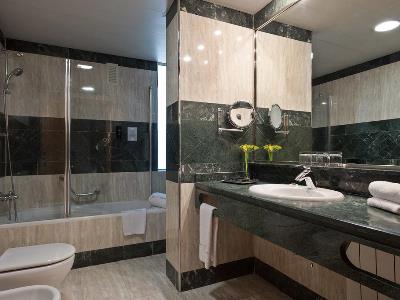 bathroom - hotel abba sants - barcelona, spain