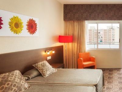 bedroom 2 - hotel rh royal - benidorm, spain