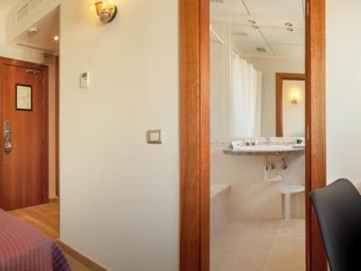 bathroom - hotel rh princesa - benidorm, spain