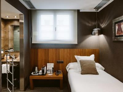bedroom 2 - hotel abando - bilbao, spain
