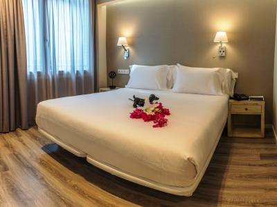 bedroom 1 - hotel abba suites bilbao city center - bilbao, spain