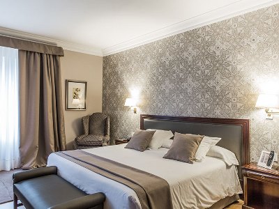 bedroom 3 - hotel carlton - bilbao, spain