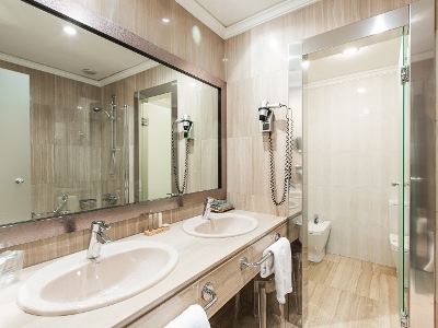 bathroom - hotel carlton - bilbao, spain