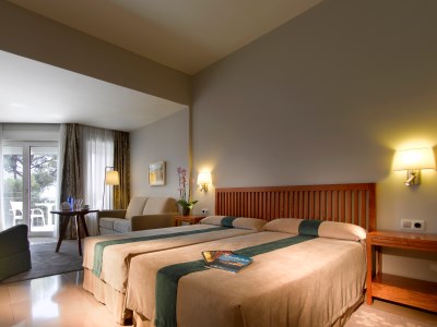 standard bedroom - hotel parador de cordoba - cordoba, spain