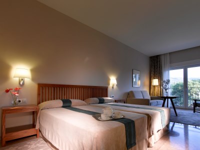 standard bedroom 1 - hotel parador de cordoba - cordoba, spain