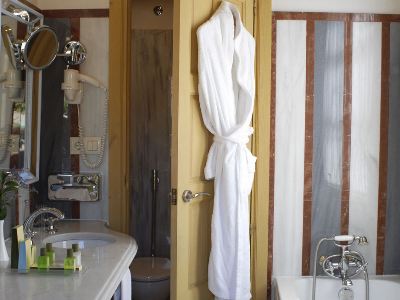 bathroom - hotel las casas de la juderia - cordoba, spain