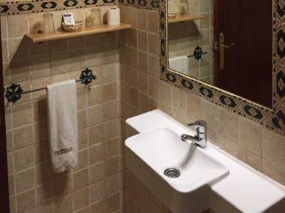 bathroom - hotel hospederia luis de gongora - cordoba, spain