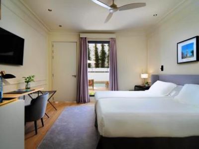 bedroom 1 - hotel h10 palacio colomera - cordoba, spain