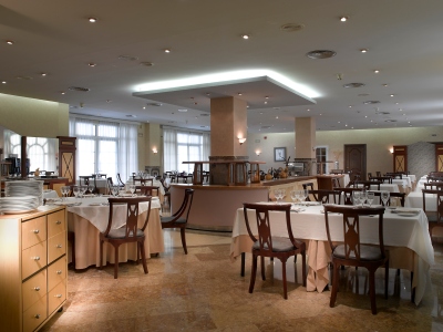 restaurant - hotel macia alfaros - cordoba, spain