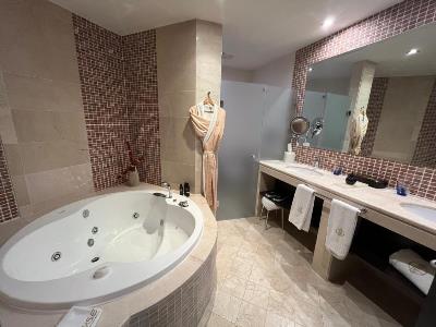 bathroom - hotel las dunas grand luxury - estepona, spain