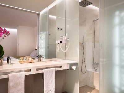 bathroom - hotel alhambra palace - granada, spain