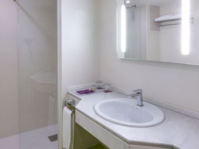 bathroom - hotel granada five senses rooms and suites - granada, spain