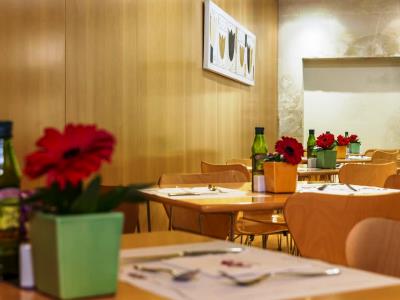 restaurant - hotel macia plaza - granada, spain