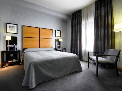 bedroom - hotel macia real de la alhambra - granada, spain