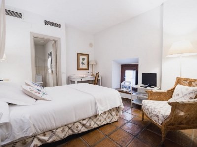 standard bedroom - hotel palacio de los navas - granada, spain