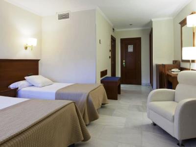 bedroom 10 - hotel alixares - granada, spain