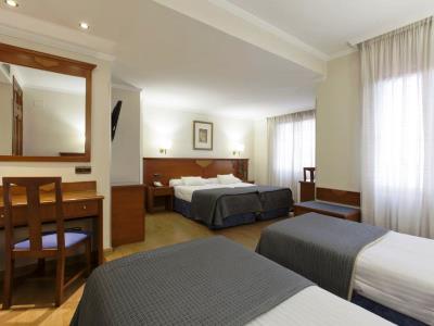 bedroom 2 - hotel alixares - granada, spain