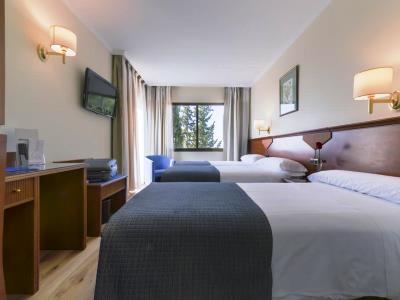 bedroom 3 - hotel alixares - granada, spain