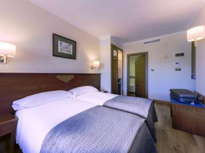 bedroom 5 - hotel alixares - granada, spain