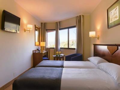 bedroom 6 - hotel alixares - granada, spain