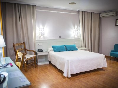 bedroom 1 - hotel dona blanca - jerez frontera, spain