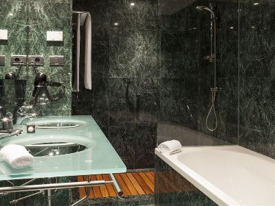 bathroom - hotel ac la rioja - logrono, spain