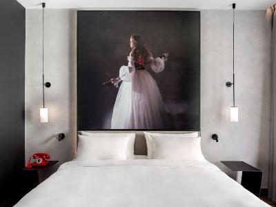 bedroom - hotel radisson red madrid - madrid, spain