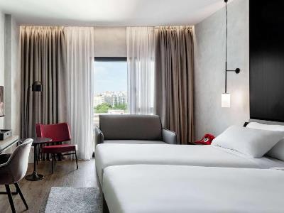 bedroom 6 - hotel radisson red madrid - madrid, spain