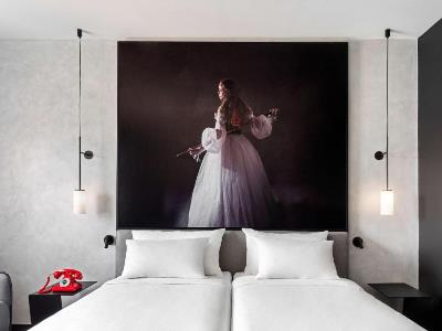 bedroom 4 - hotel radisson red madrid - madrid, spain