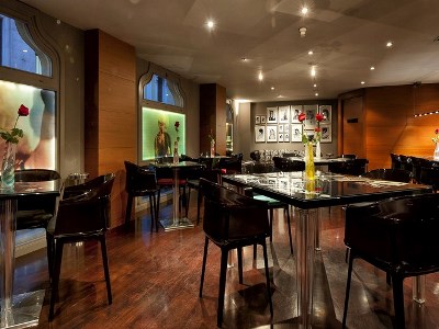 bar - hotel villa real - madrid, spain
