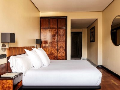 bedroom - hotel villa real - madrid, spain