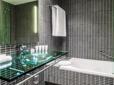 bathroom - hotel ac madrid feria - madrid, spain