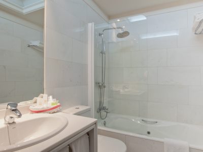 bathroom - hotel don pio - madrid, spain