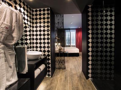 bathroom - hotel axel madrid - lgtbi heterofriendly - madrid, spain