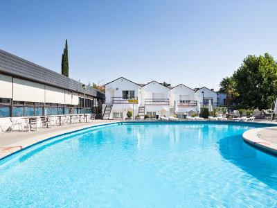 outdoor pool 1 - hotel hotel best osuna madrid feria - madrid, spain
