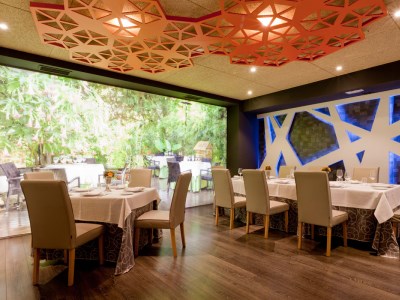 restaurant 5 - hotel senator barajas - madrid, spain