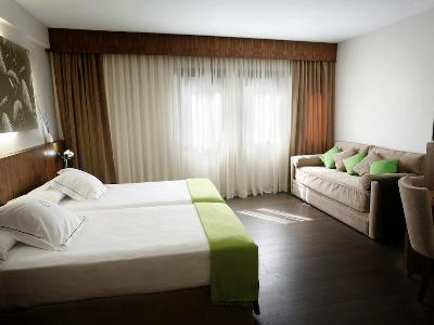bedroom 7 - hotel opera - madrid, spain
