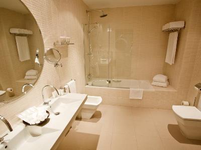 bathroom 1 - hotel opera - madrid, spain