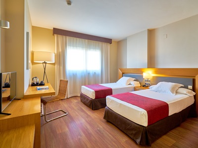 bedroom 9 - hotel guadalmedina - malaga, spain