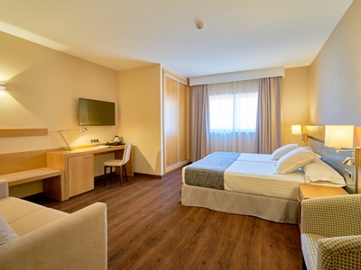 bedroom 1 - hotel guadalmedina - malaga, spain