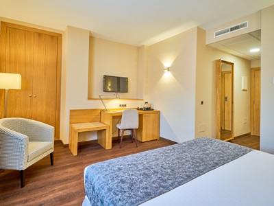 bedroom 3 - hotel guadalmedina - malaga, spain