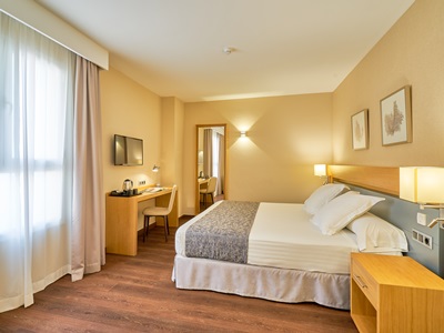 bedroom 4 - hotel guadalmedina - malaga, spain