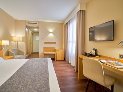bedroom 5 - hotel guadalmedina - malaga, spain