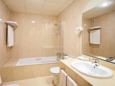 bathroom - hotel guadalmedina - malaga, spain