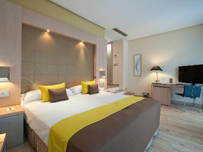 bedroom 2 - hotel vincci seleccion posada del patio - malaga, spain