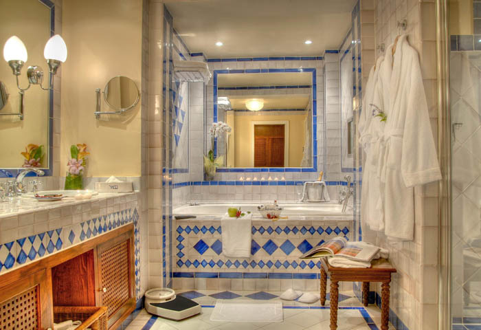 bathroom 1 - hotel westin la quinta golf resort - marbella, spain