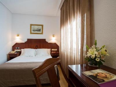 bedroom - hotel zentral ramiro i oviedo - oviedo, spain